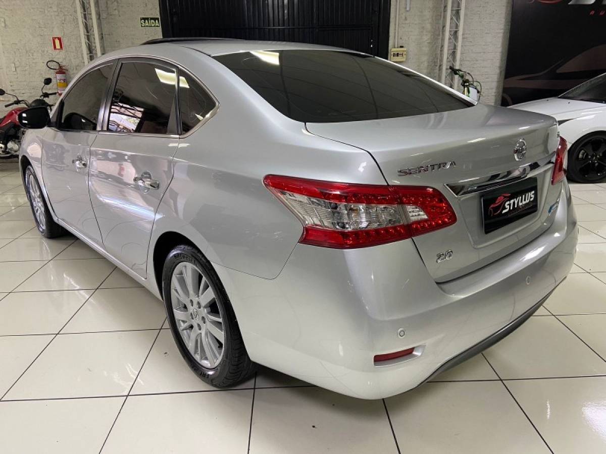 NISSAN - SENTRA - 2014/2015 - Prata - R$ 64.900,00