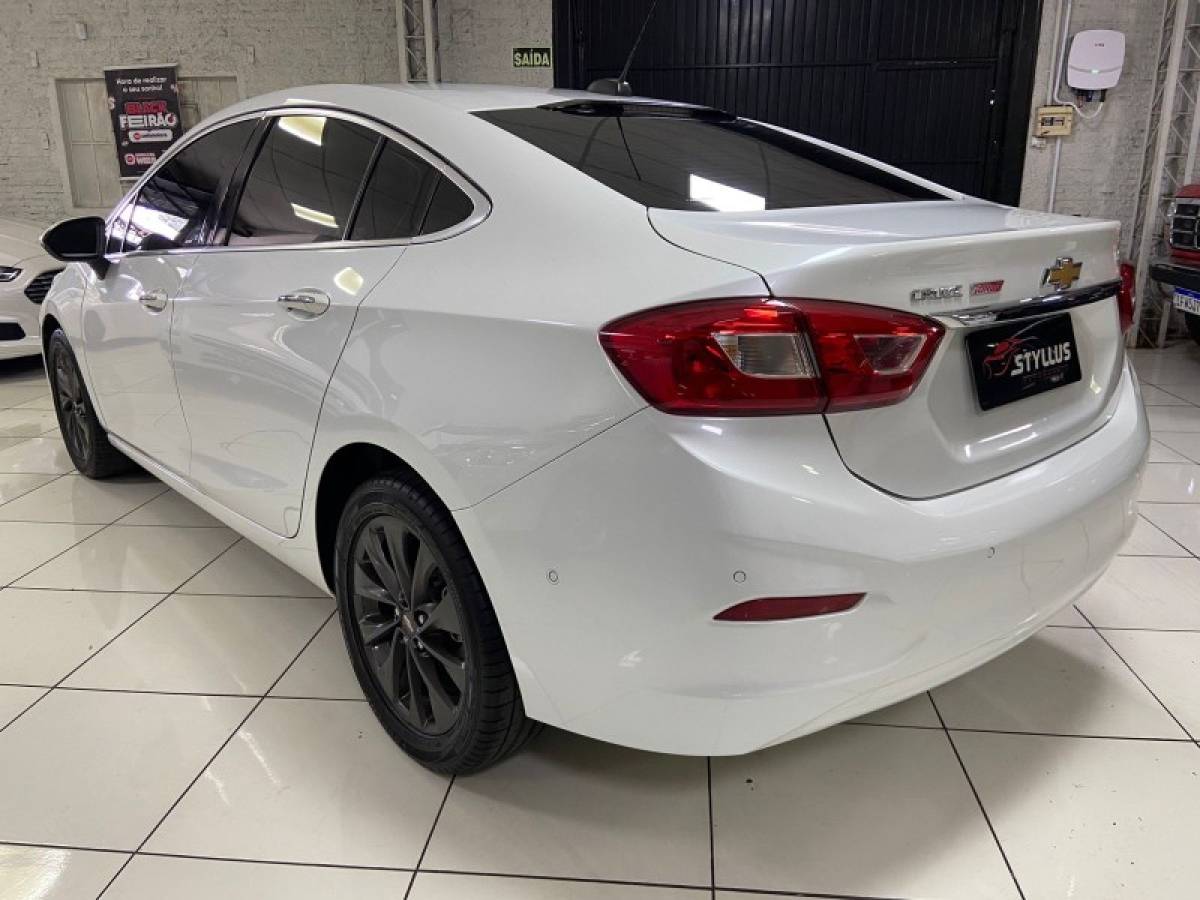 CHEVROLET - CRUZE - 2017/2018 - Branca - R$ 89.900,00