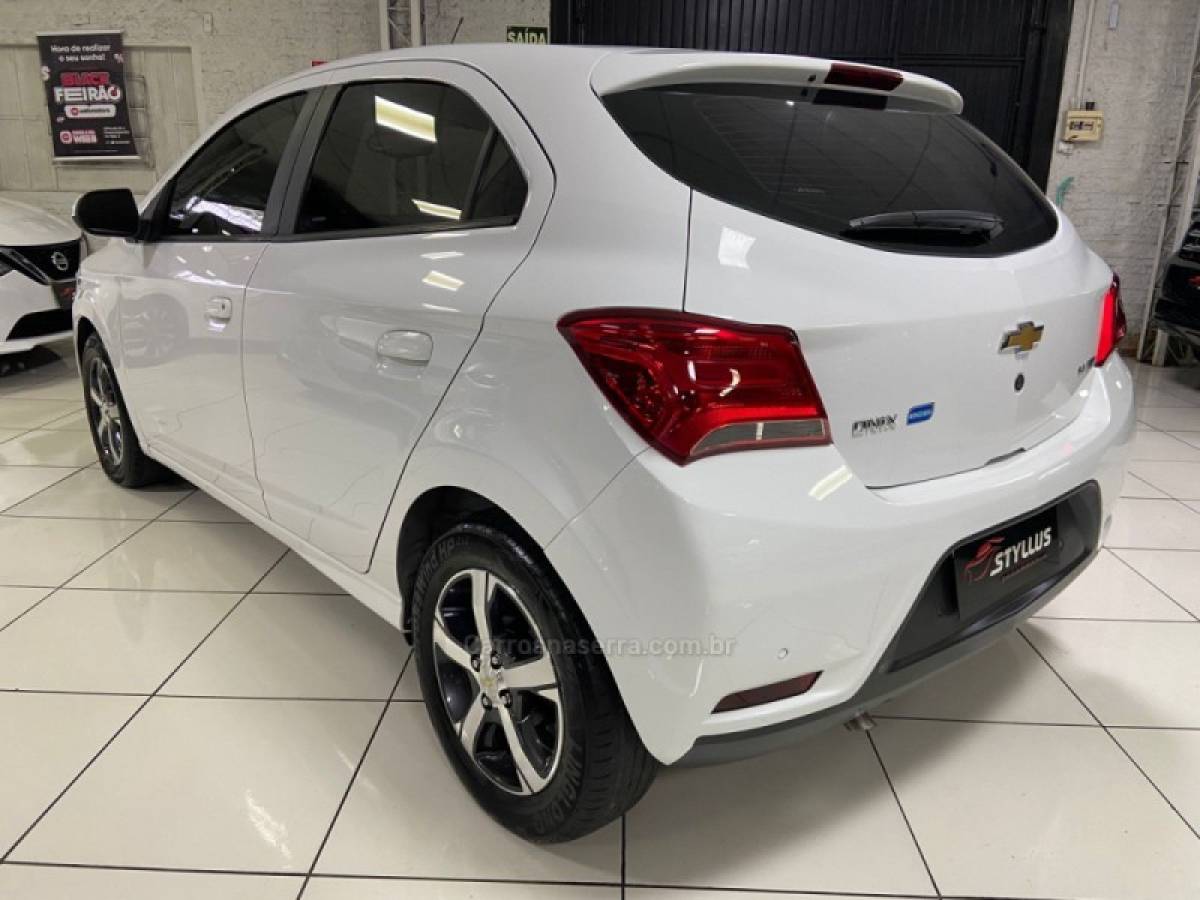 CHEVROLET - ONIX - 2018/2018 - Branca - R$ 64.900,00
