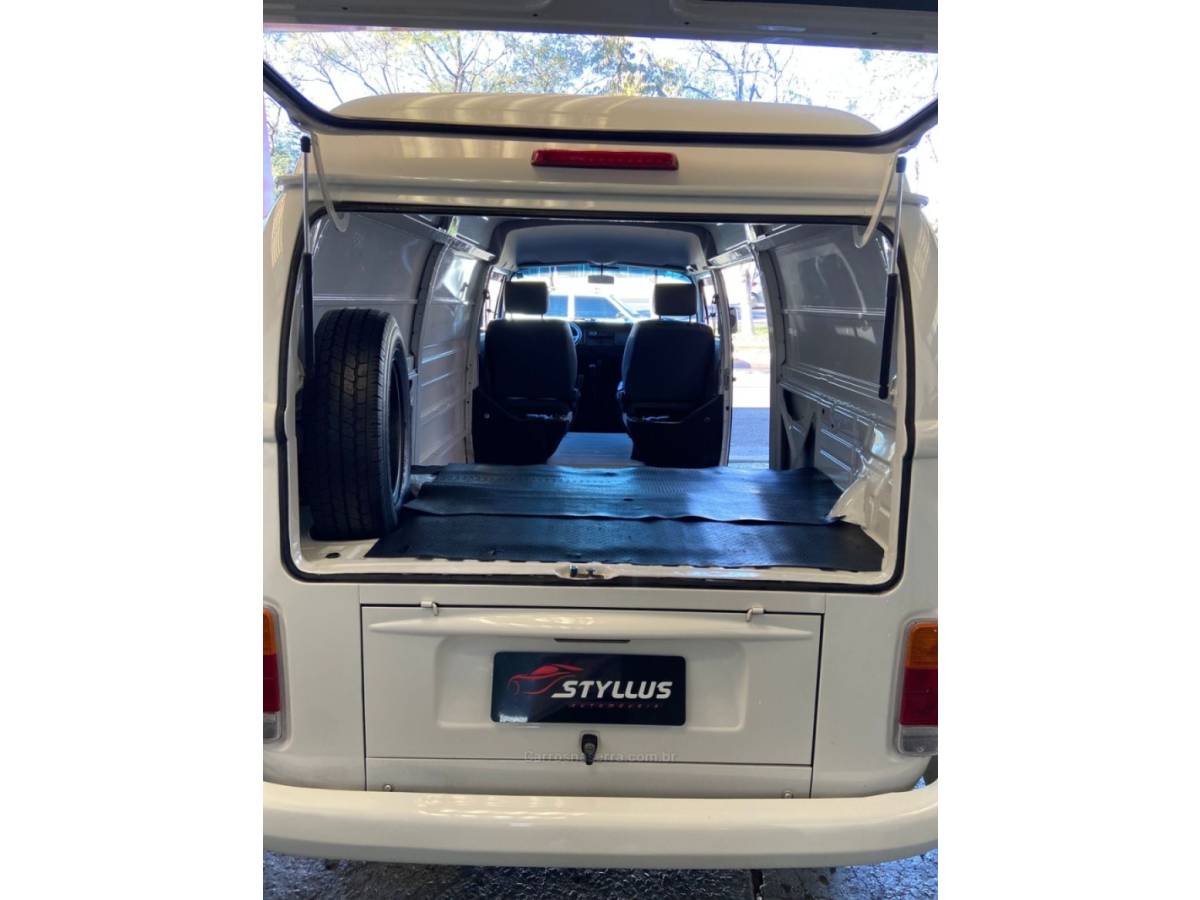 VOLKSWAGEN - KOMBI - 2012/2012 - Branca - R$ 51.900,00