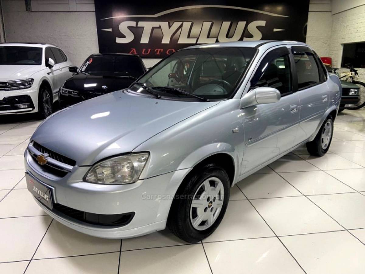 CHEVROLET - CLASSIC - 2011/2012 - Prata - R$ 28.900,00