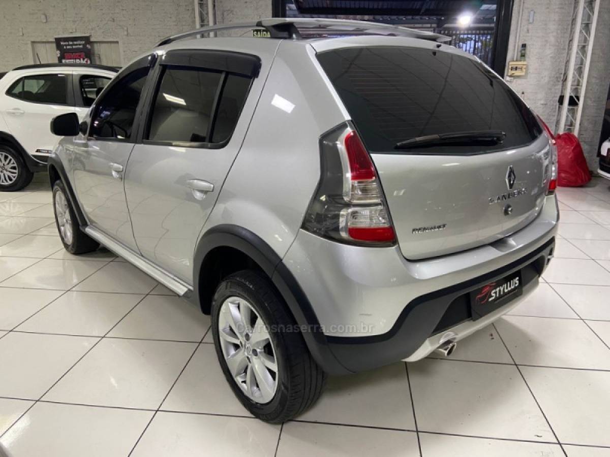 RENAULT - SANDERO - 2012/2012 - Prata - R$ 37.900,00