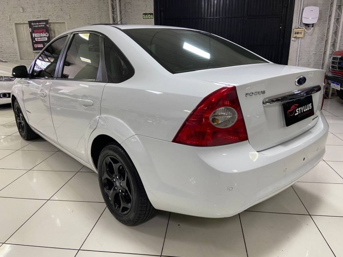 FORD - FOCUS - 2013/2013 - Branca - R$ 48.900,00
