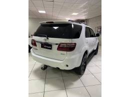 TOYOTA - HILUX SW4 - 2011/2011 - Branca - R$ 118.900,00