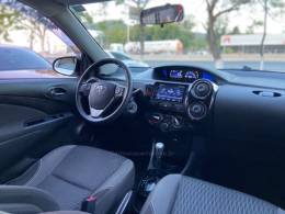 TOYOTA - ETIOS - 2018/2019 - Branca - R$ 69.900,00