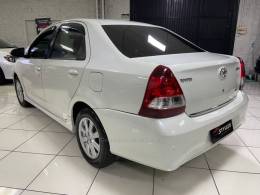 TOYOTA - ETIOS - 2018/2019 - Branca - R$ 69.900,00