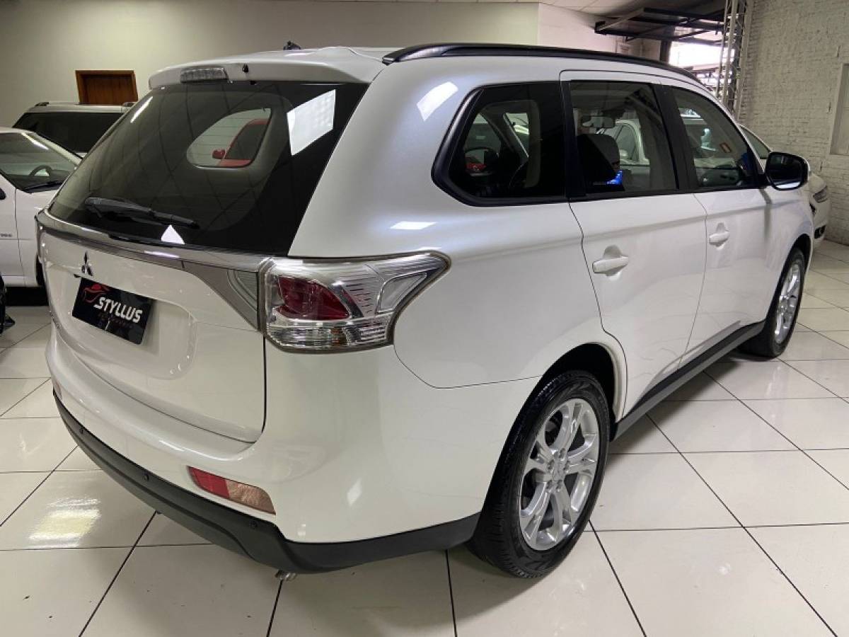 MITSUBISHI - OUTLANDER - 2013/2014 - Branca - R$ 74.900,00