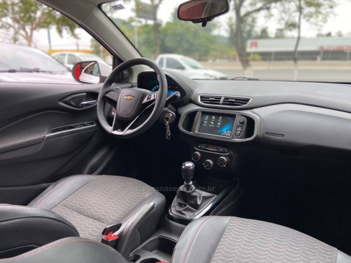 CHEVROLET - ONIX - 2018/2018 - Branca - R$ 64.900,00