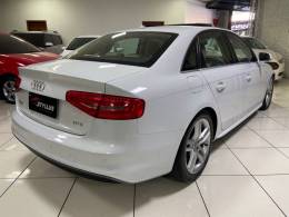 AUDI - A4 - 2015/2016 - Branca - R$ 91.900,00