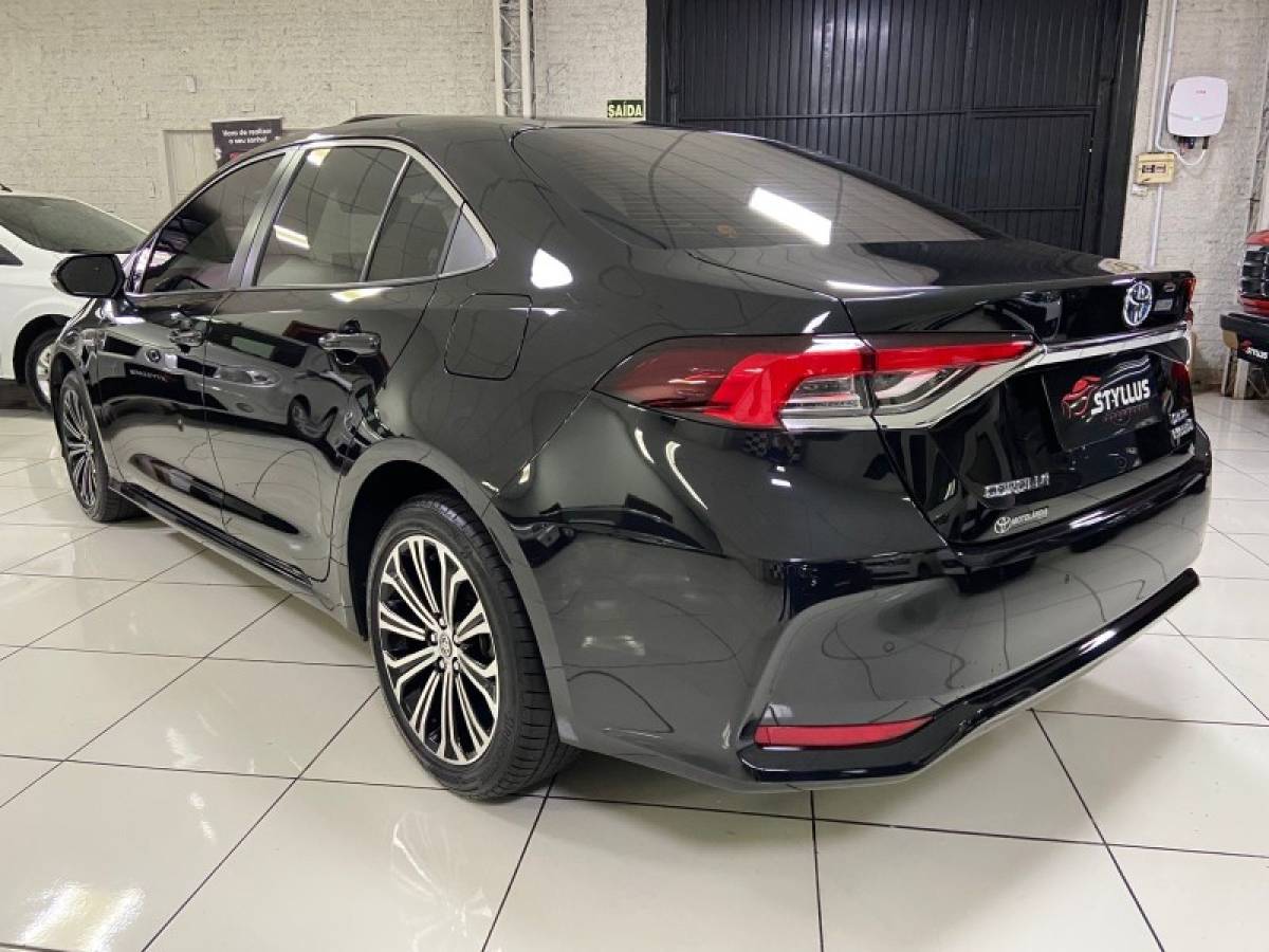 TOYOTA - COROLLA - 2021/2022 - Preta - R$ 144.900,00