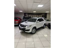 TOYOTA - HILUX SW4 - 2013/2013 - Branca - R$ 144.900,00