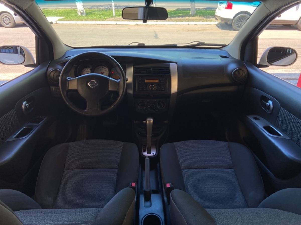 NISSAN - LIVINA - 2013/2014 - Branca - R$ 39.900,00