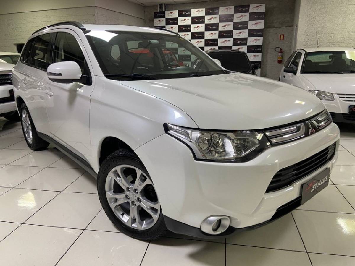 MITSUBISHI - OUTLANDER - 2013/2014 - Branca - R$ 74.900,00