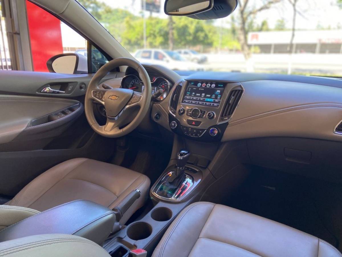 CHEVROLET - CRUZE - 2017/2018 - Branca - R$ 89.900,00