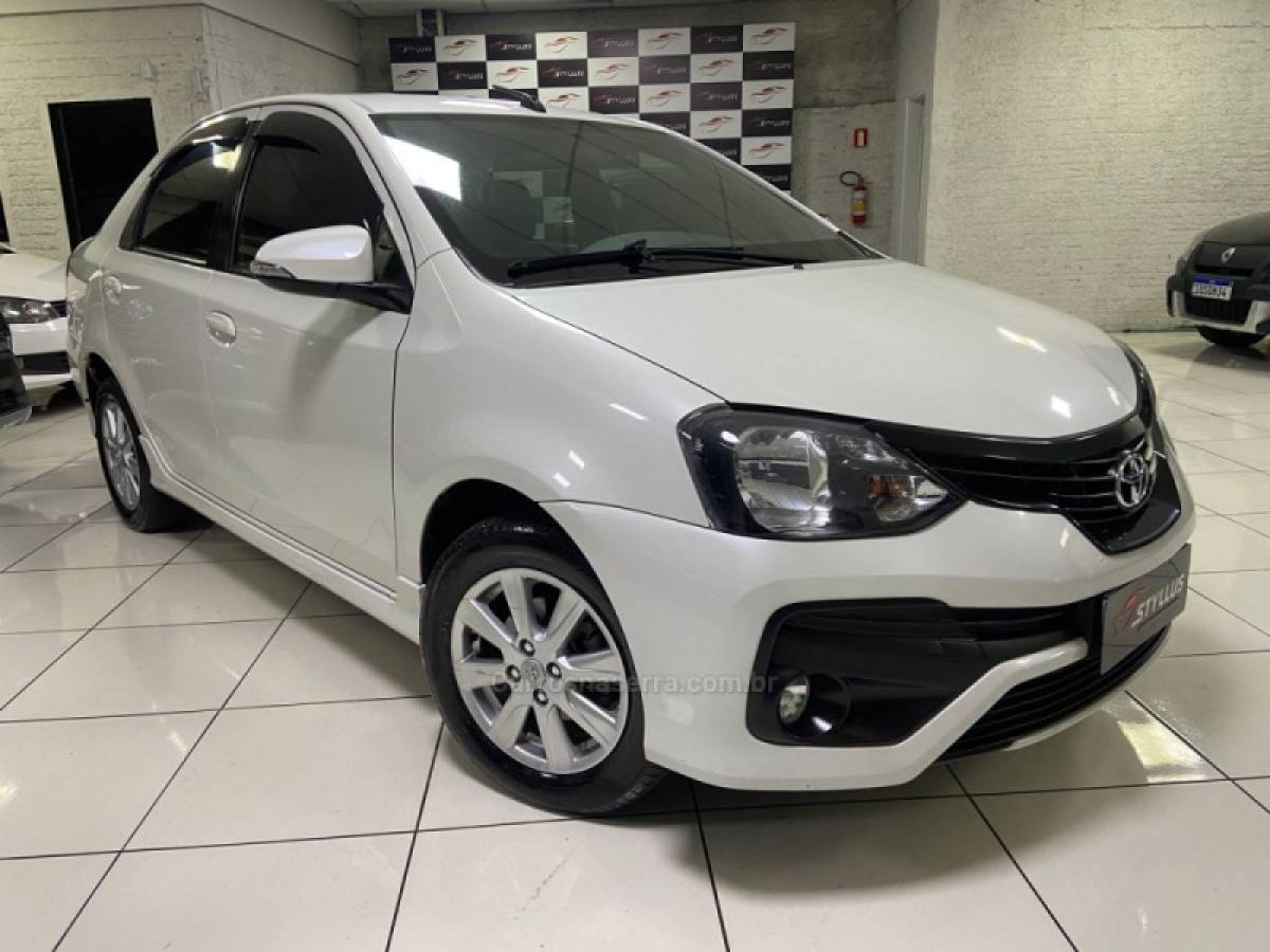 TOYOTA - ETIOS - 2018/2019 - Branca - R$ 69.900,00