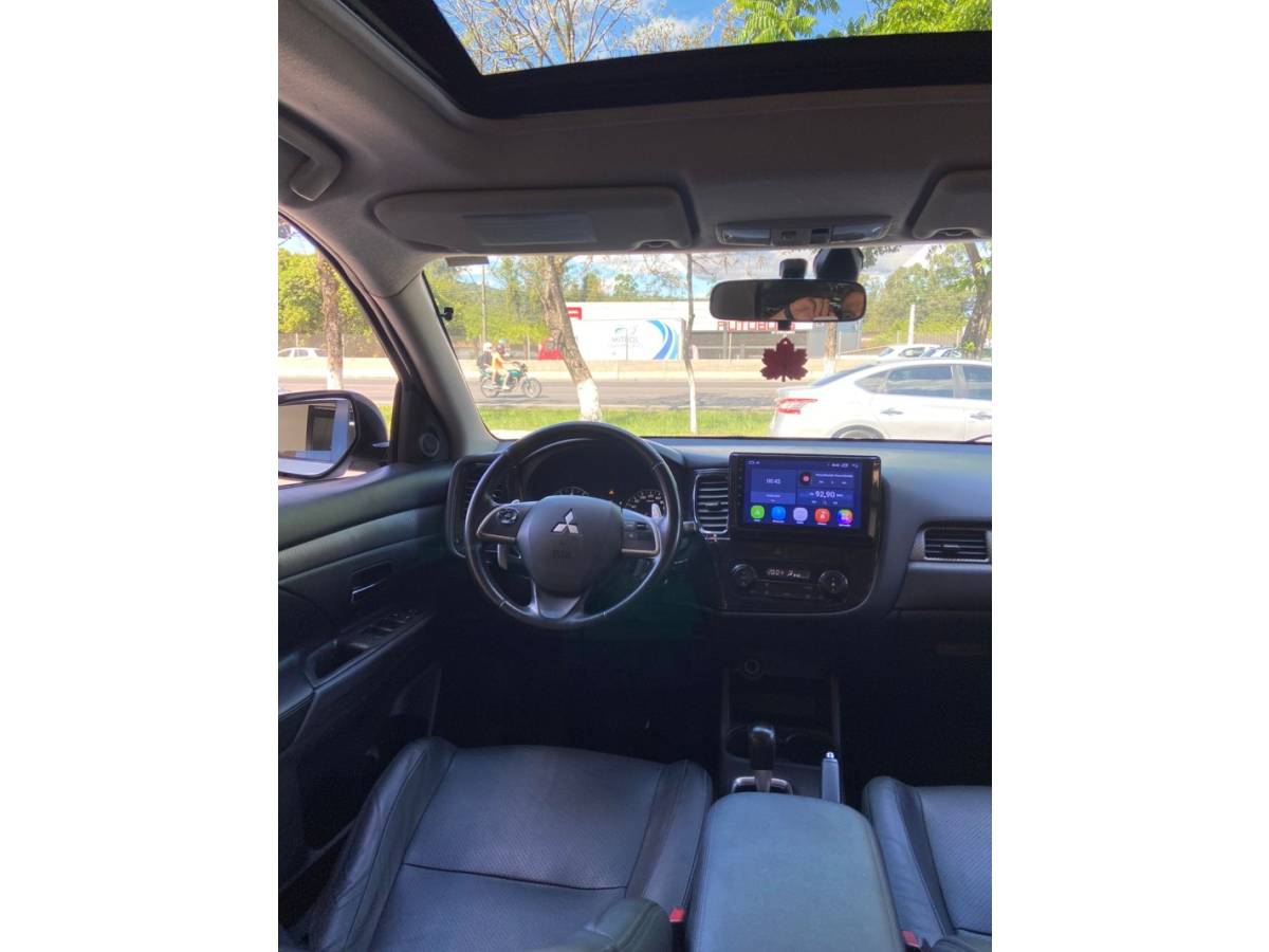 MITSUBISHI - OUTLANDER - 2013/2014 - Branca - R$ 74.900,00