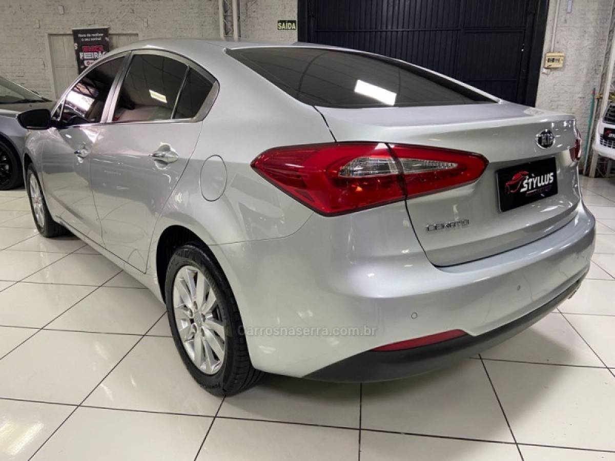 KIA MOTORS - CERATO - 2014/2014 - Prata - R$ 66.900,00