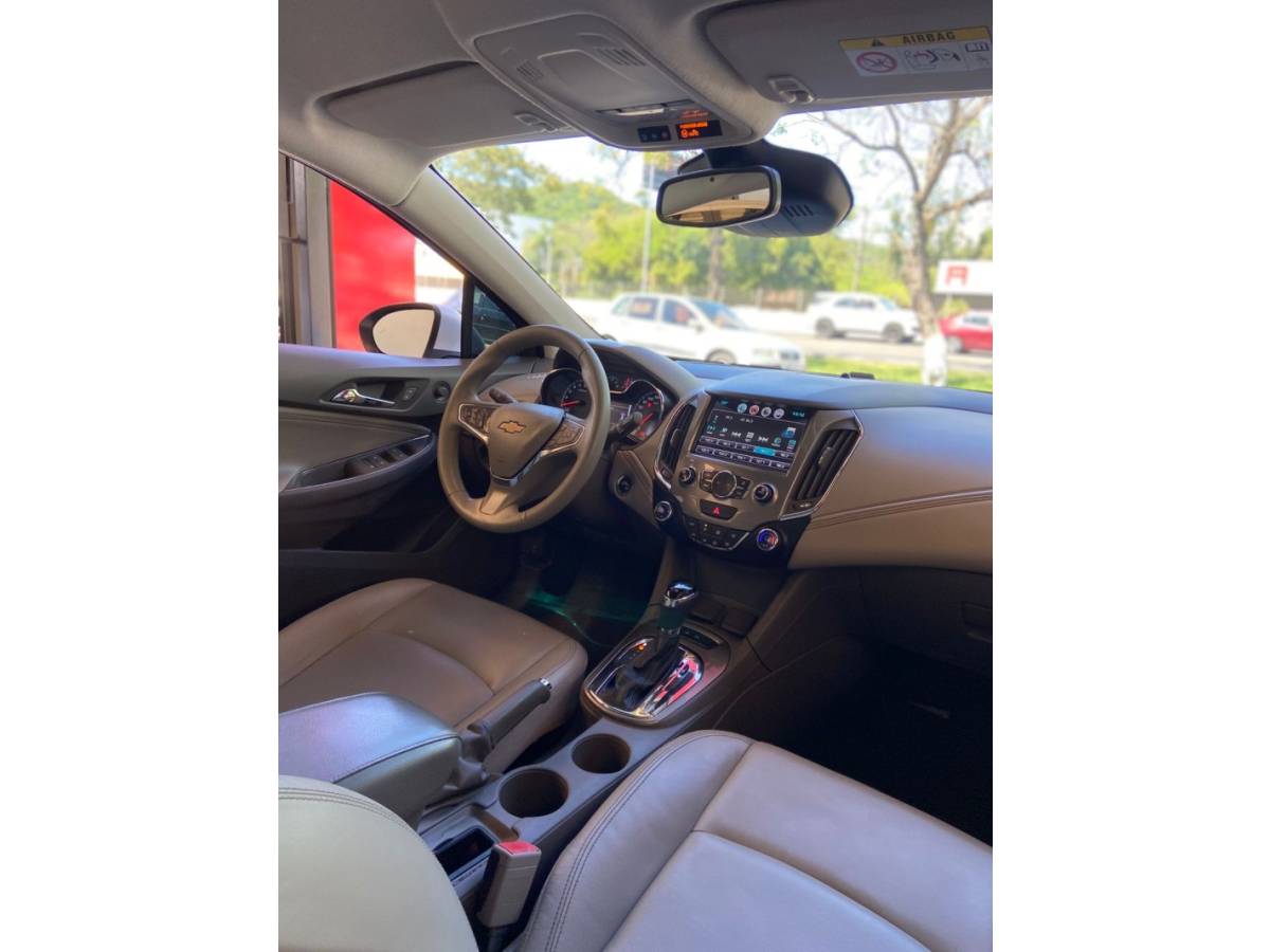 CHEVROLET - CRUZE - 2017/2018 - Branca - R$ 89.900,00