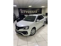 TOYOTA - ETIOS - 2018/2019 - Branca - R$ 69.900,00