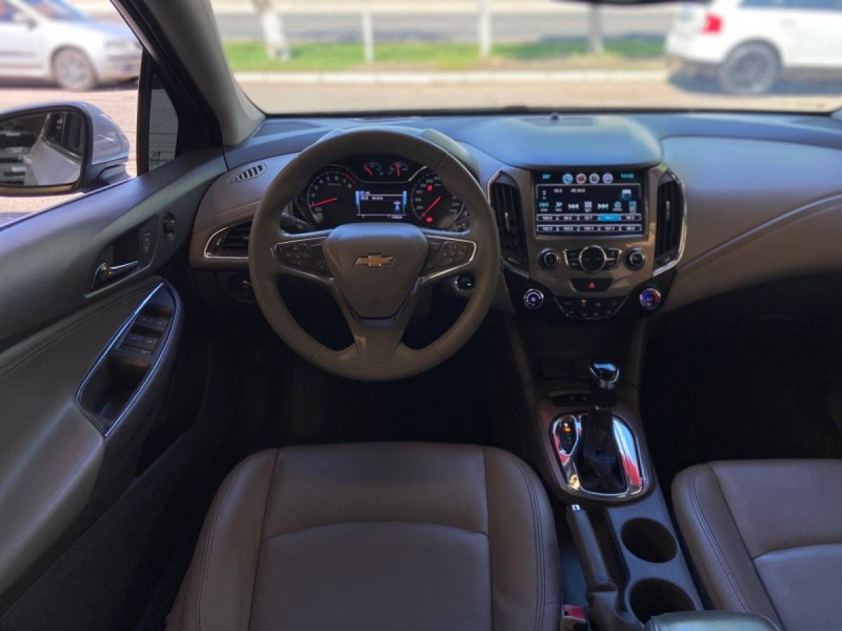 CHEVROLET - CRUZE - 2017/2018 - Branca - R$ 89.900,00