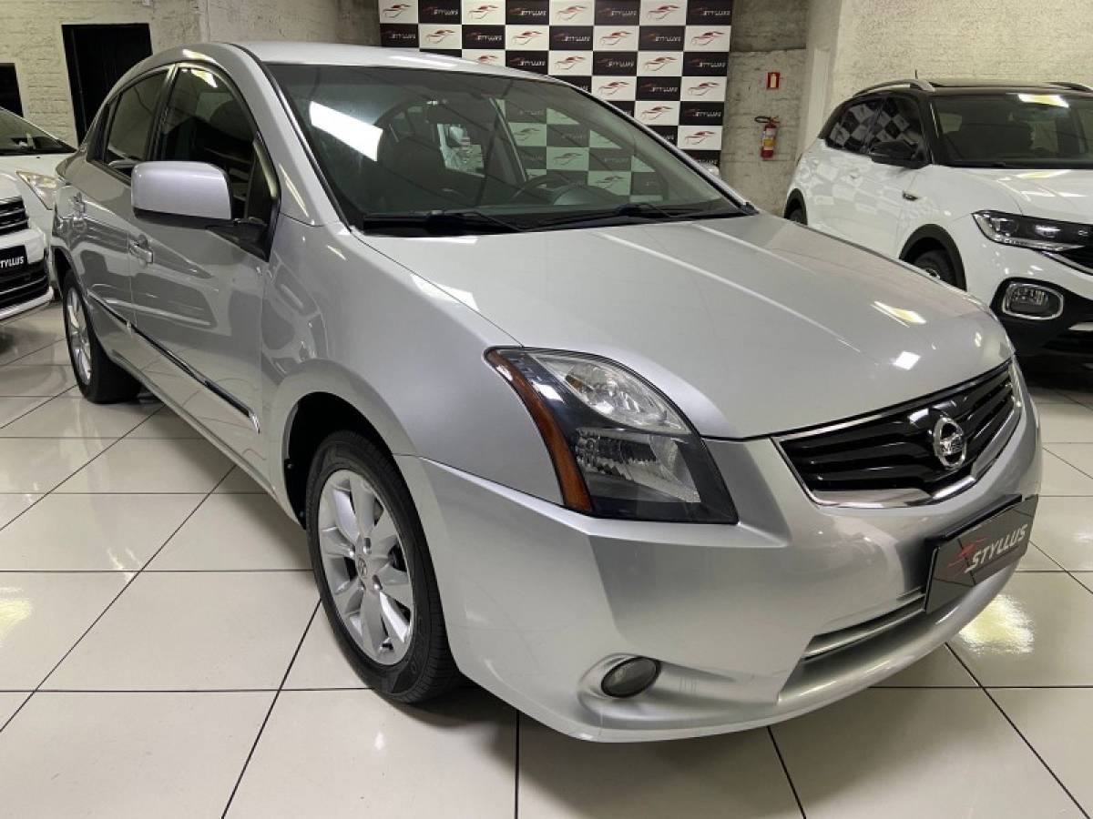 NISSAN - SENTRA - 2012/2013 - Prata - R$ 43.900,00