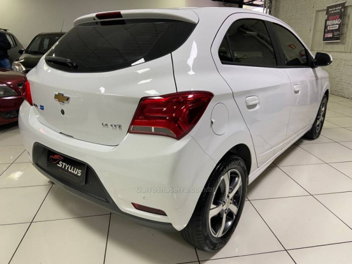 CHEVROLET - ONIX - 2018/2018 - Branca - R$ 64.900,00