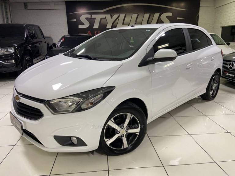 CHEVROLET - ONIX - 2018/2018 - Branca - R$ 64.900,00