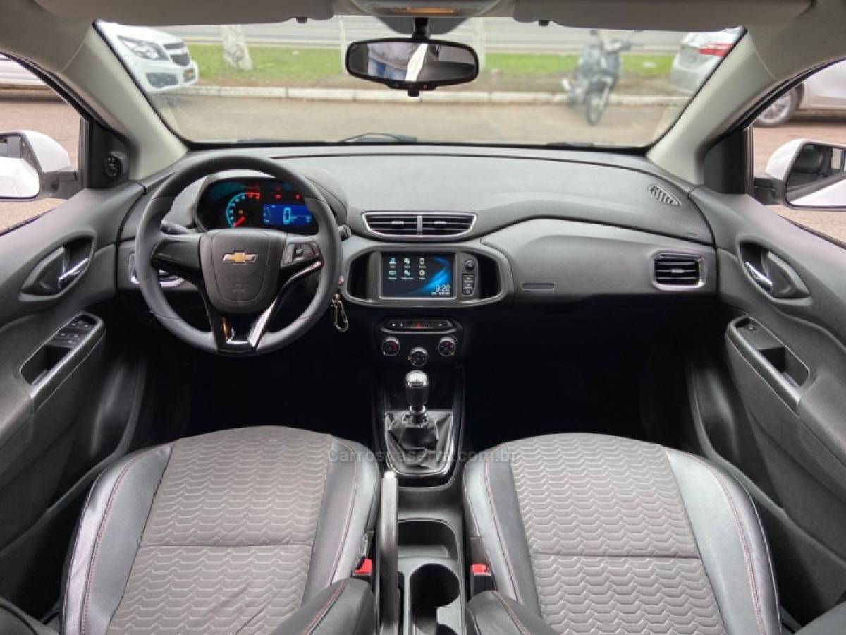CHEVROLET - ONIX - 2018/2018 - Branca - R$ 64.900,00