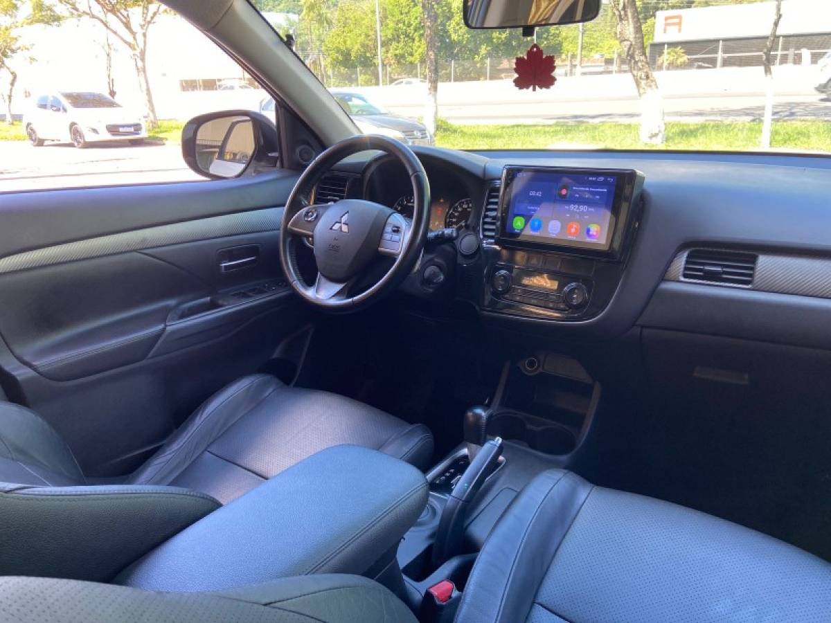 MITSUBISHI - OUTLANDER - 2013/2014 - Branca - R$ 74.900,00