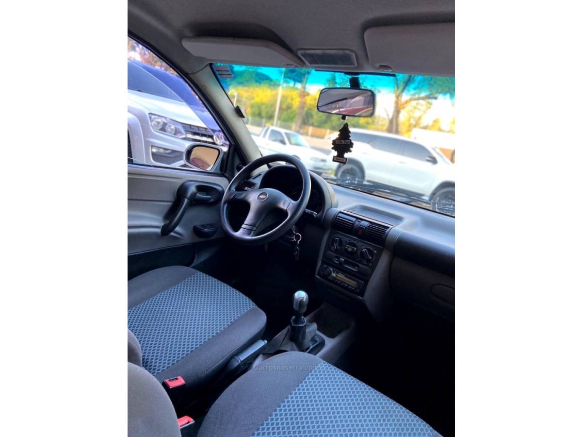 CHEVROLET - CLASSIC - 2011/2012 - Prata - R$ 28.900,00