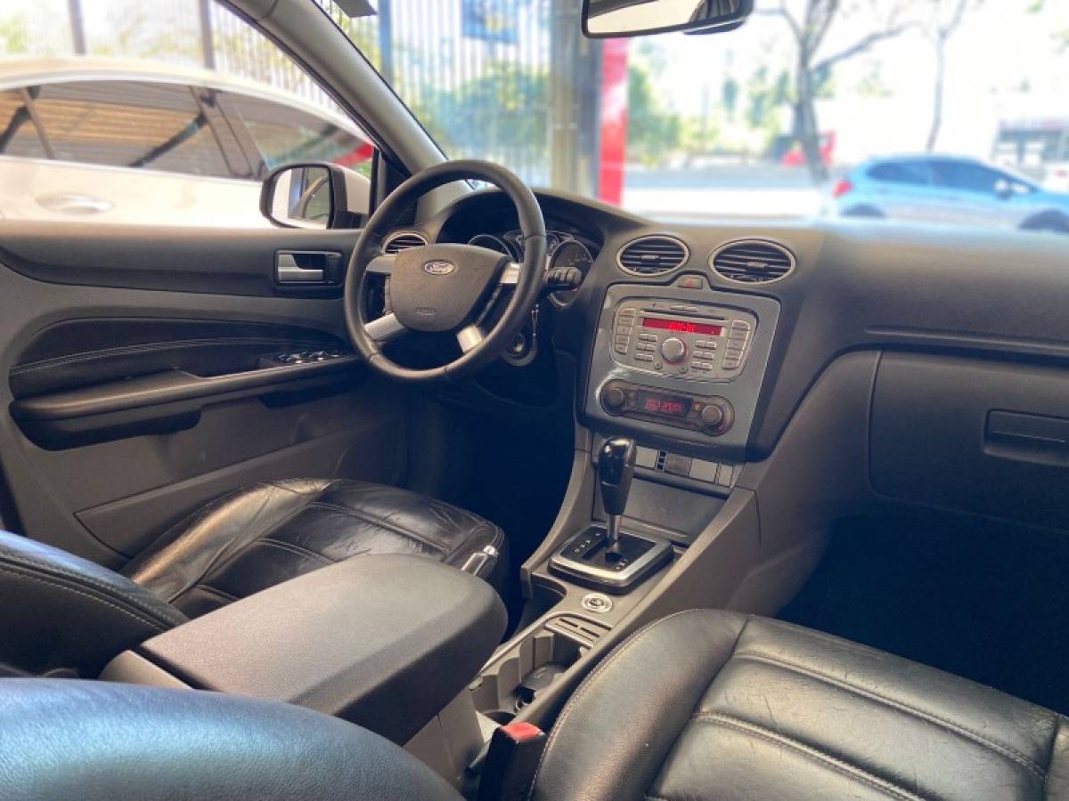 FORD - FOCUS - 2013/2013 - Branca - R$ 48.900,00