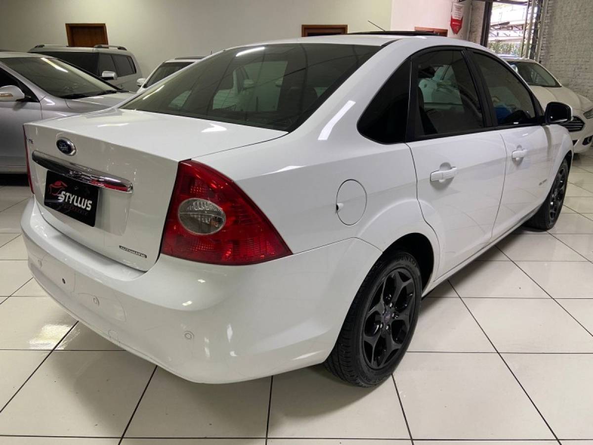 FORD - FOCUS - 2013/2013 - Branca - R$ 48.900,00