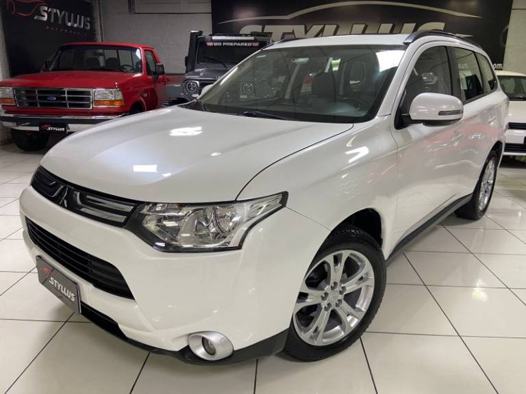 MITSUBISHI - OUTLANDER - 2013/2014 - Branca - R$ 74.900,00