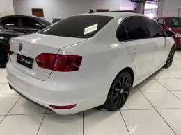 VOLKSWAGEN - JETTA - 2012/2013 - Branca - R$ 68.900,00