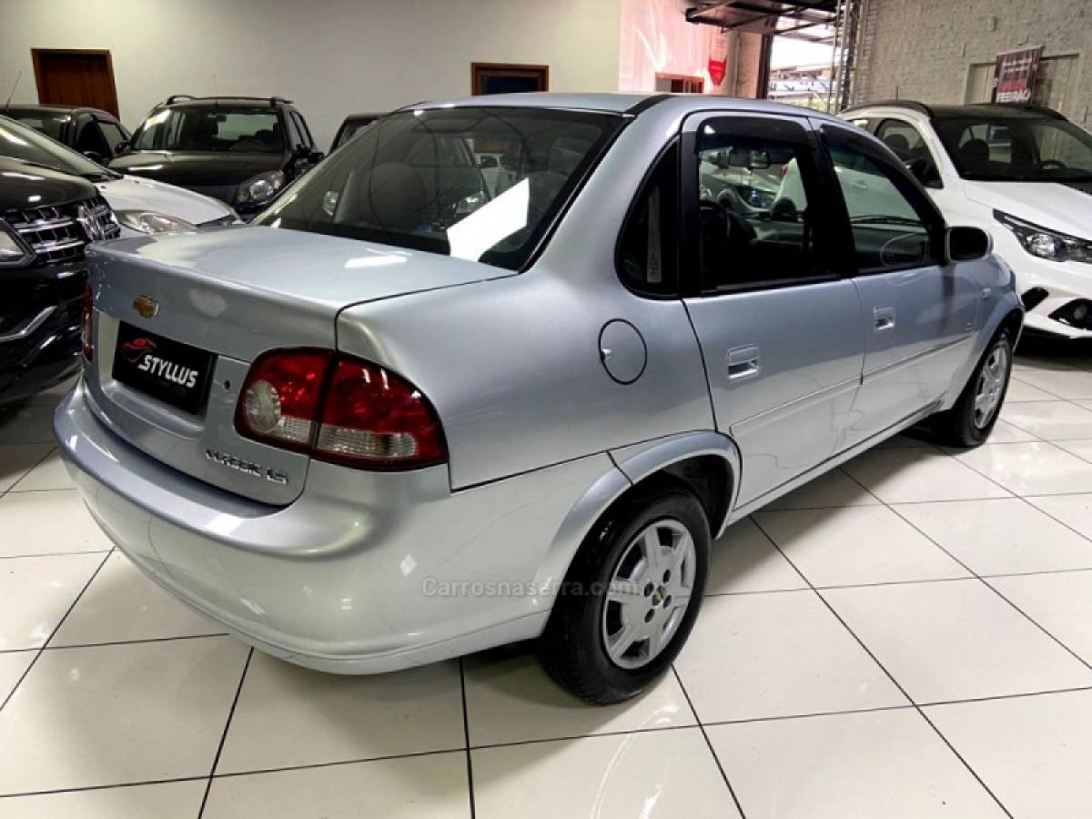 CHEVROLET - CLASSIC - 2011/2012 - Prata - R$ 28.900,00