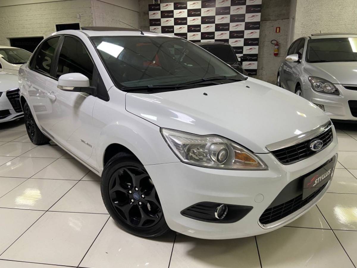 FORD - FOCUS - 2013/2013 - Branca - R$ 48.900,00