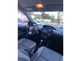 TOYOTA - ETIOS - 2018/2019 - Branca - R$ 69.900,00