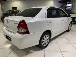 TOYOTA - ETIOS - 2018/2019 - Branca - R$ 69.900,00