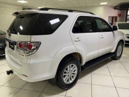 TOYOTA - HILUX SW4 - 2013/2013 - Branca - R$ 144.900,00