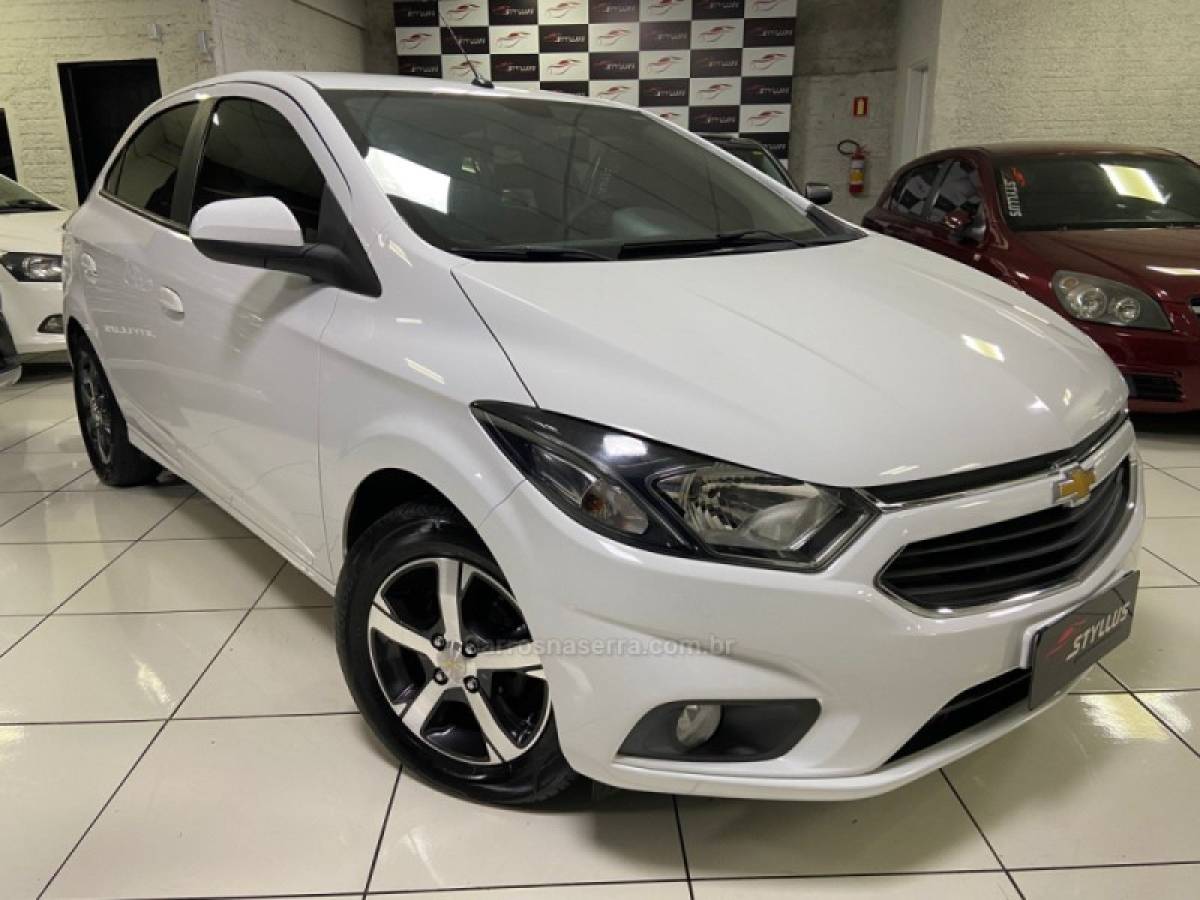 CHEVROLET - ONIX - 2018/2018 - Branca - R$ 64.900,00