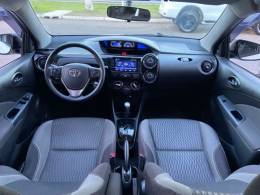 TOYOTA - ETIOS - 2018/2019 - Branca - R$ 69.900,00