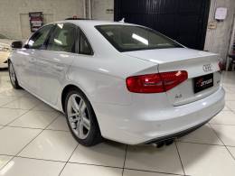 AUDI - A4 - 2015/2016 - Branca - R$ 91.900,00