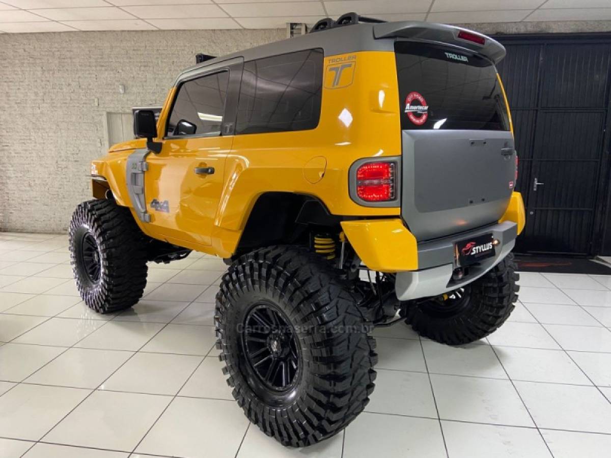 TROLLER - T4 - 2018/2018 - Amarela - R$ 259.900,00
