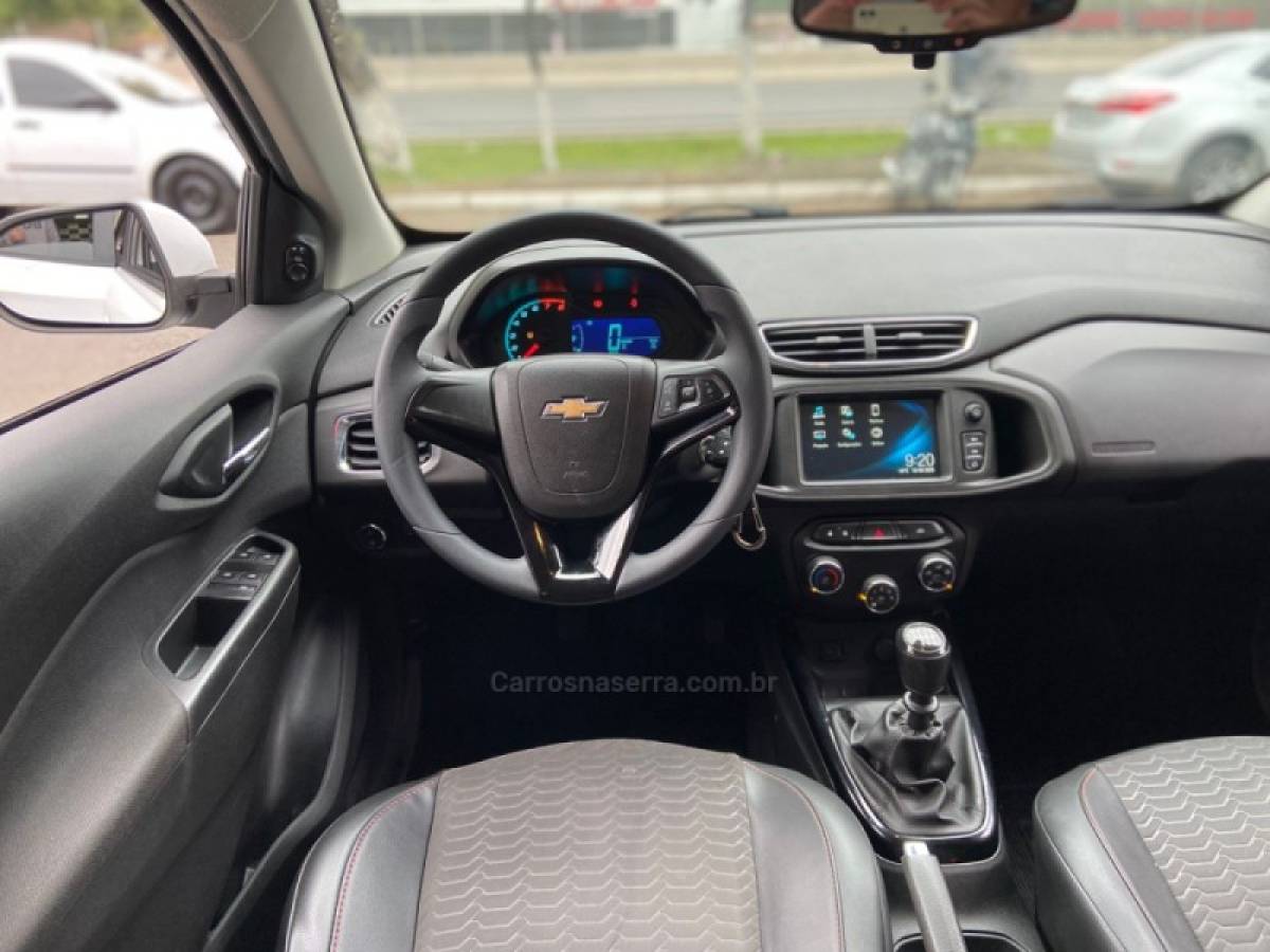 CHEVROLET - ONIX - 2018/2018 - Branca - R$ 64.900,00