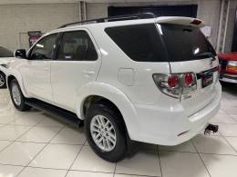 TOYOTA - HILUX SW4 - 2013/2013 - Branca - R$ 144.900,00