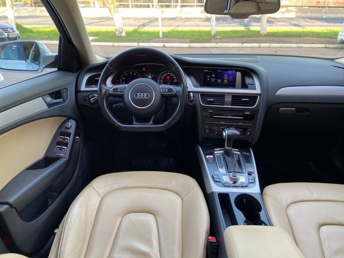 AUDI - A4 - 2015/2016 - Branca - R$ 91.900,00