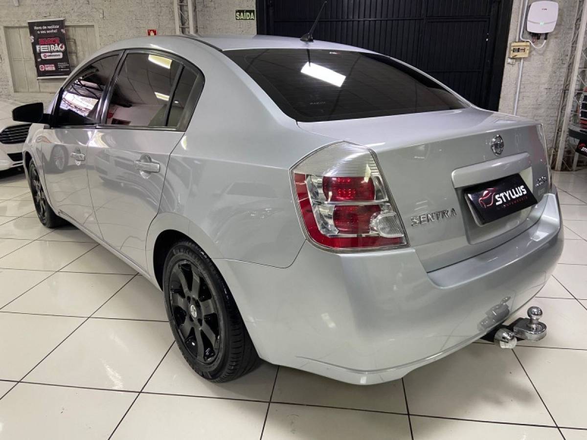 NISSAN - SENTRA - 2007/2008 - Prata - R$ 32.900,00